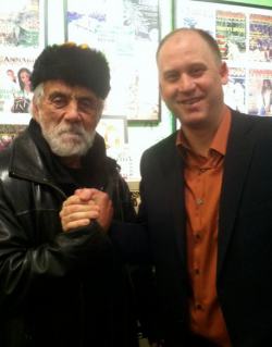 Dana Larsen chillin' with Tommy Chong.